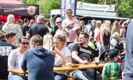 Foodtruck-Festival: Besucher*innen auf dem Cheatday in Löhne