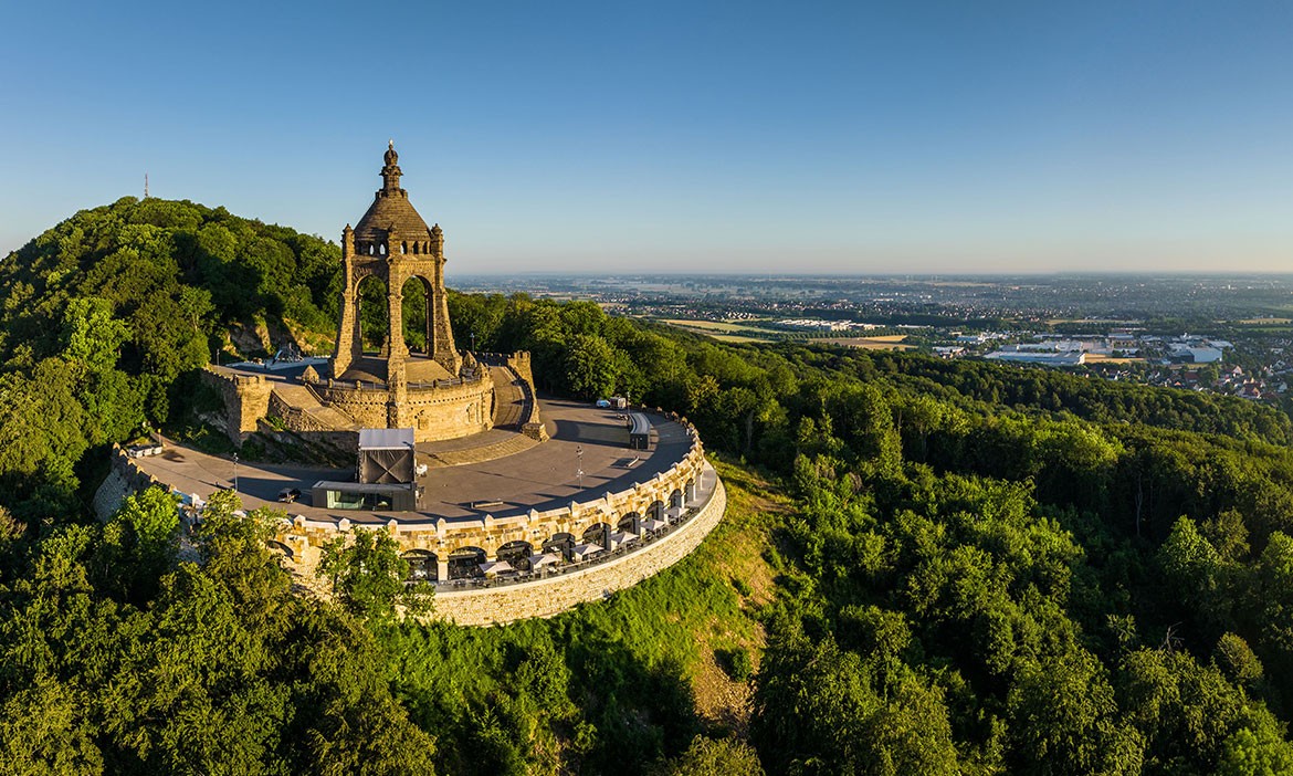 Kaiser-Wilhelm-Denkmal in Porta Westfalica von oben