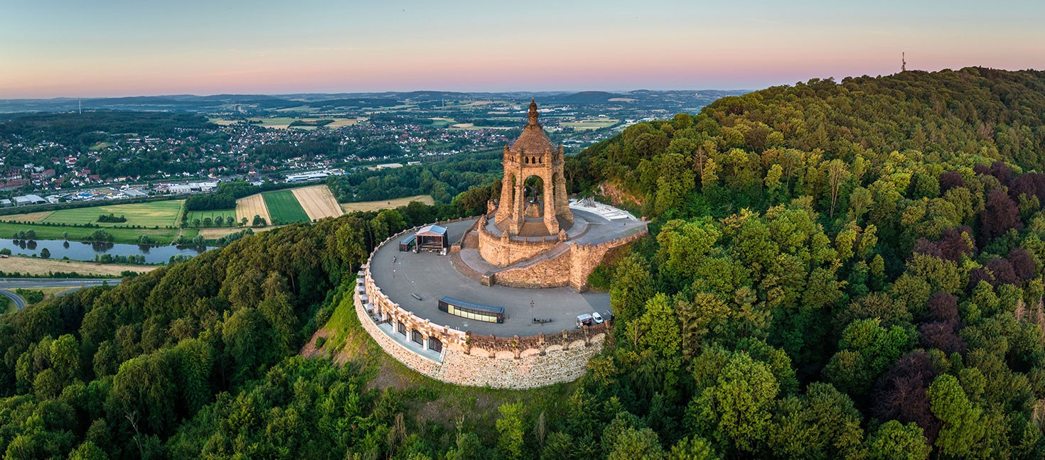 Kaiser-Wilhelm-Denkmal in Porta Westfalica von oben