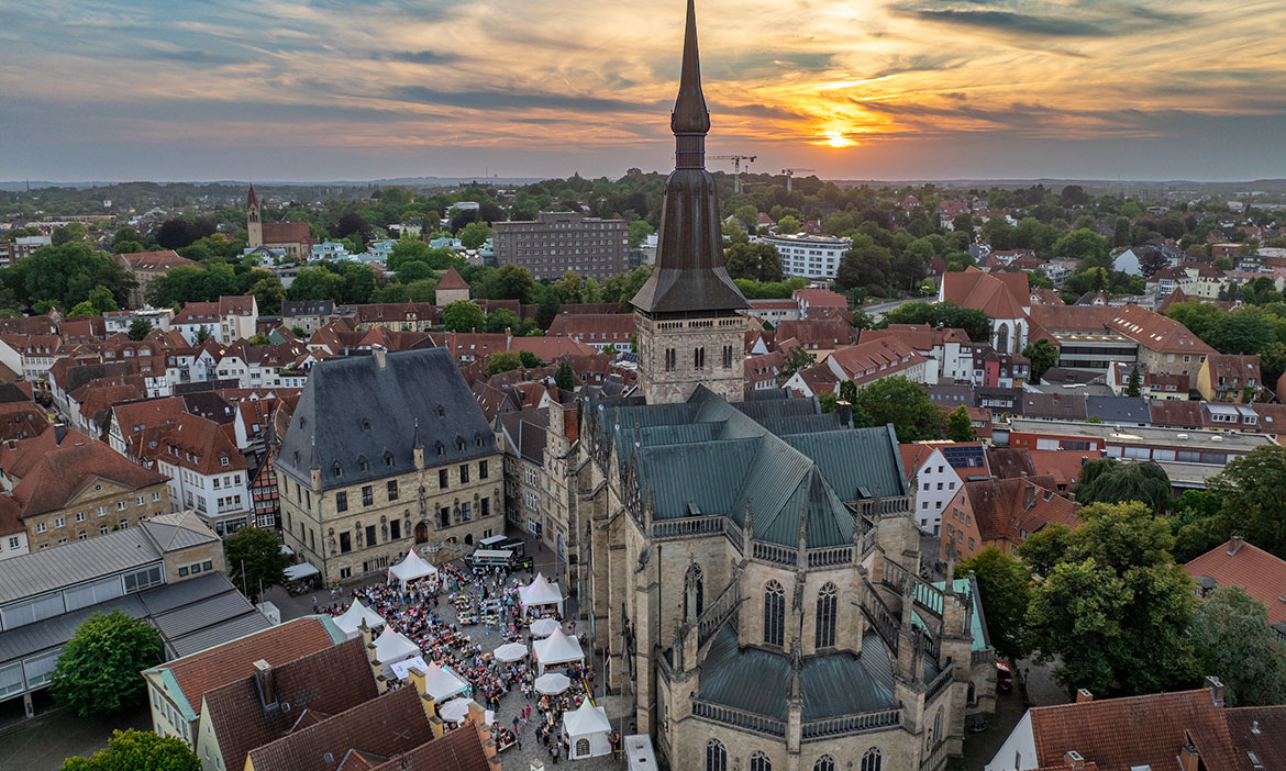 Das Rathaus des Westfälischen Friedens Osnabrück: Ansicht des Rathauses mit Marktplatz