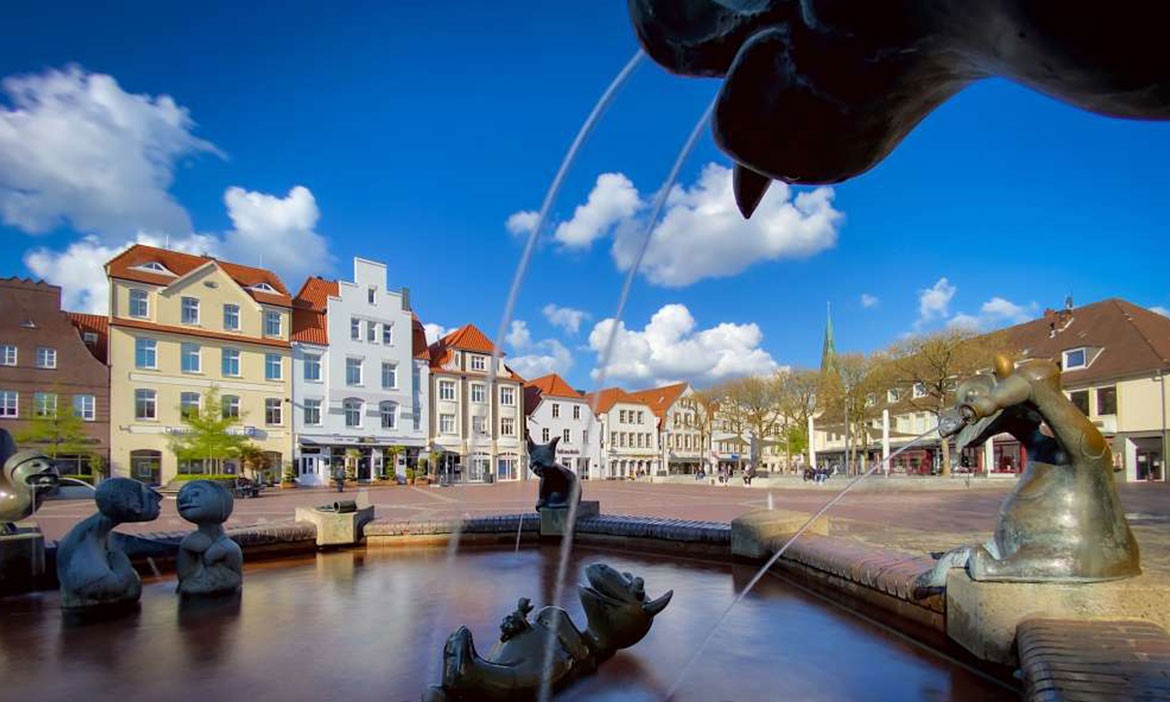 Shoppen in Lingen: Fabeltierbrunnen auf dem Marktplatz