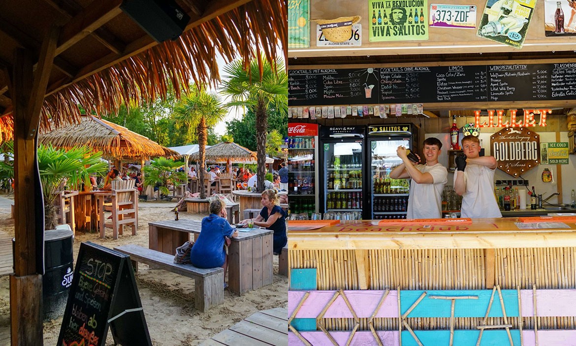 Zweigeteiltes Bild des Aloha Beachclub Herford. Links: Außenbereich mit Palmen, Strohdächern und Holzmöbeln auf Sandboden, an mehreren Tischen sitzen Gäste in entspannter Atmosphäre unter tropischen Schirmen. Rechts: Zwei junge Barkeeper stehen hinter einer bunt verzierten Strandbar aus Bambus, lächeln in die Kamera und mixen Cocktails; im Hintergrund Getränkekühlschränke, Kreidetafeln mit Cocktailangeboten und bunte Dekoschilder.