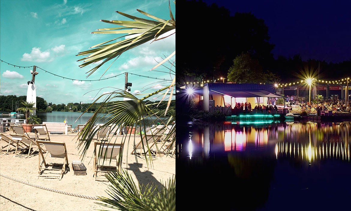 Zweigeteiltes Bild vom Ibbgoesbeach Ibbenbüren. Links: Heller Sandstrand mit Liegestühlen, Palmen und Blick auf den Aasee unter blauem Himmel, sommerliche Ruheatmosphäre. Rechts: Der Beachclub bei Nacht, mit buntem Licht beleuchtetem Bootshaus, Lichterketten und vielen Gästen am Wasser, deren Spiegelungen sich im ruhigen See widerspiegeln – stimmungsvolle Partyszene am Abend.