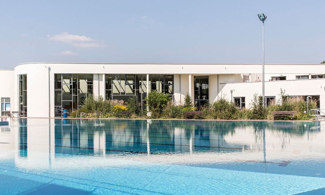 P3 Peine: Außenansicht mit Freibad