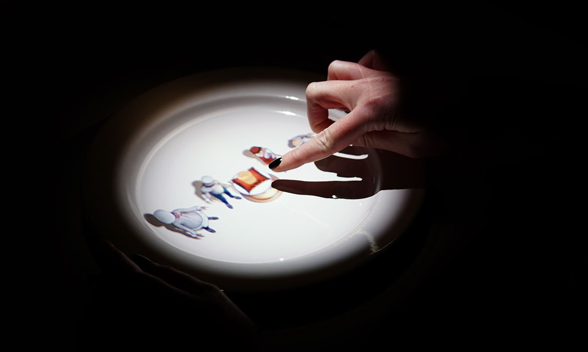 Erlebnisgastronomie im „Le Petit Chef“: die kleinen Chefköche, Projektion auf einem Teller