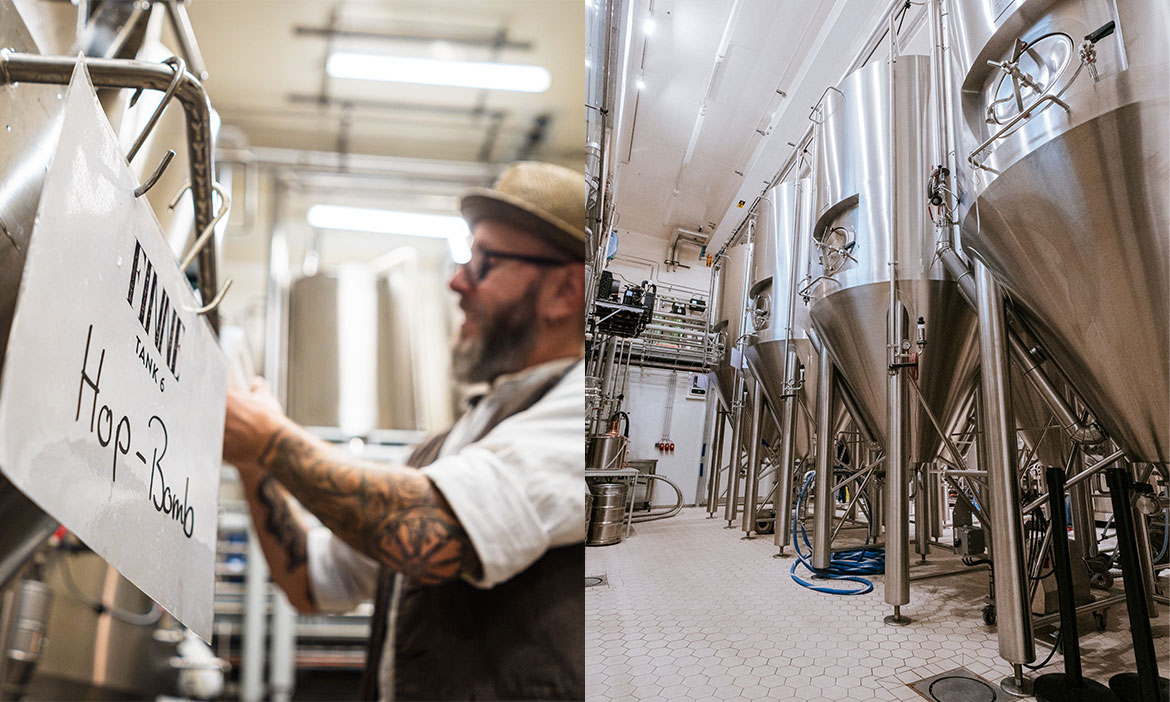 Ein zweigeteiltes Bild. Links: Eine Person mit Hut und tätowiertem Unterarm befestigt ein weißes Schild mit der Aufschrift „FINNE Tank 6 Hop Bomb“ an einem Edelstahltank in einer Produktionshalle. Rechts: Mehrere große zylindrische Edelstahltanks mit konischem Boden stehen in einer hellen Produktionshalle mit sichtbaren Rohrleitungen und weiß gefliestem Boden.