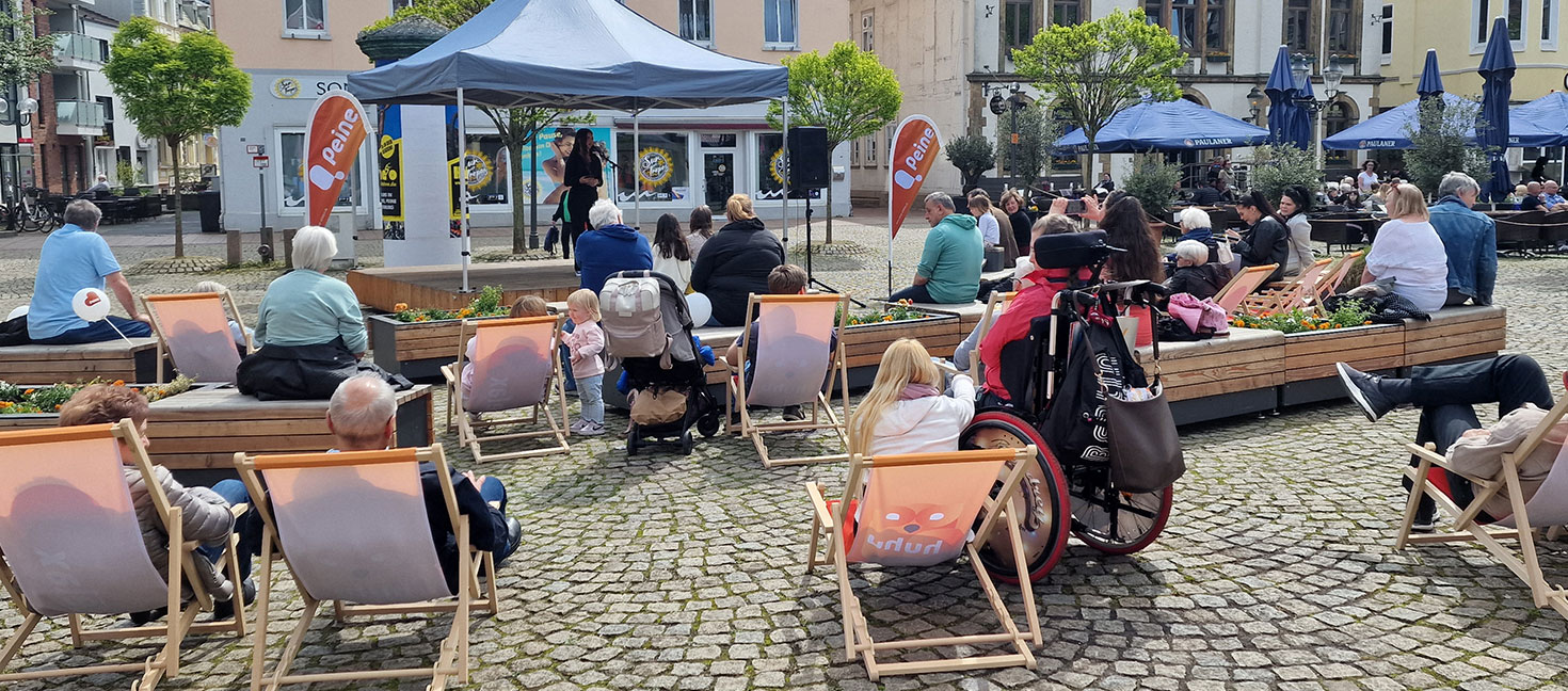 Die OpenStage in Peine auf dem Historischen Marktplatz mit Besuchern