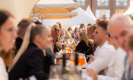 Emden à la Carte & Museumsnacht: Menschen essen und trinken